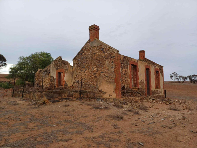 Hunting old ruins with clients